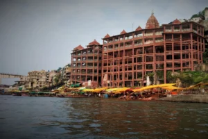 Experience the Divine: A Journey to the Twin Jyotirlingas of Madhya Pradesh 4 omkareshwar-temple